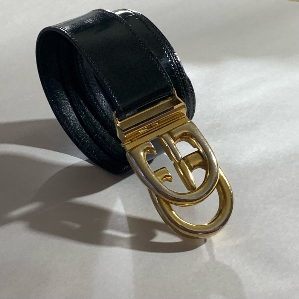 👋🏾SOLD👋🏾vintage GUCCI black leather BELT w/gold GG logo buckle 70cm SIZE M